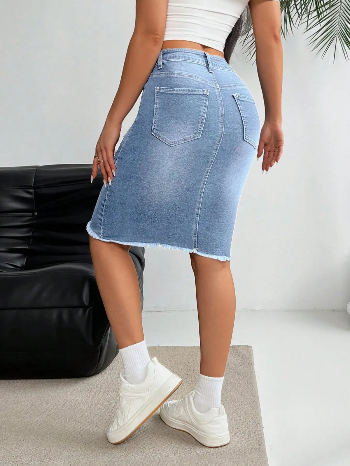 Women's Slim-Fit Ripped Denim Skirt, High-Waisted Knee-Length, Casual Button Closure, All-Season Fashion, Multiple Colors Available, Hip Hugging Skirt